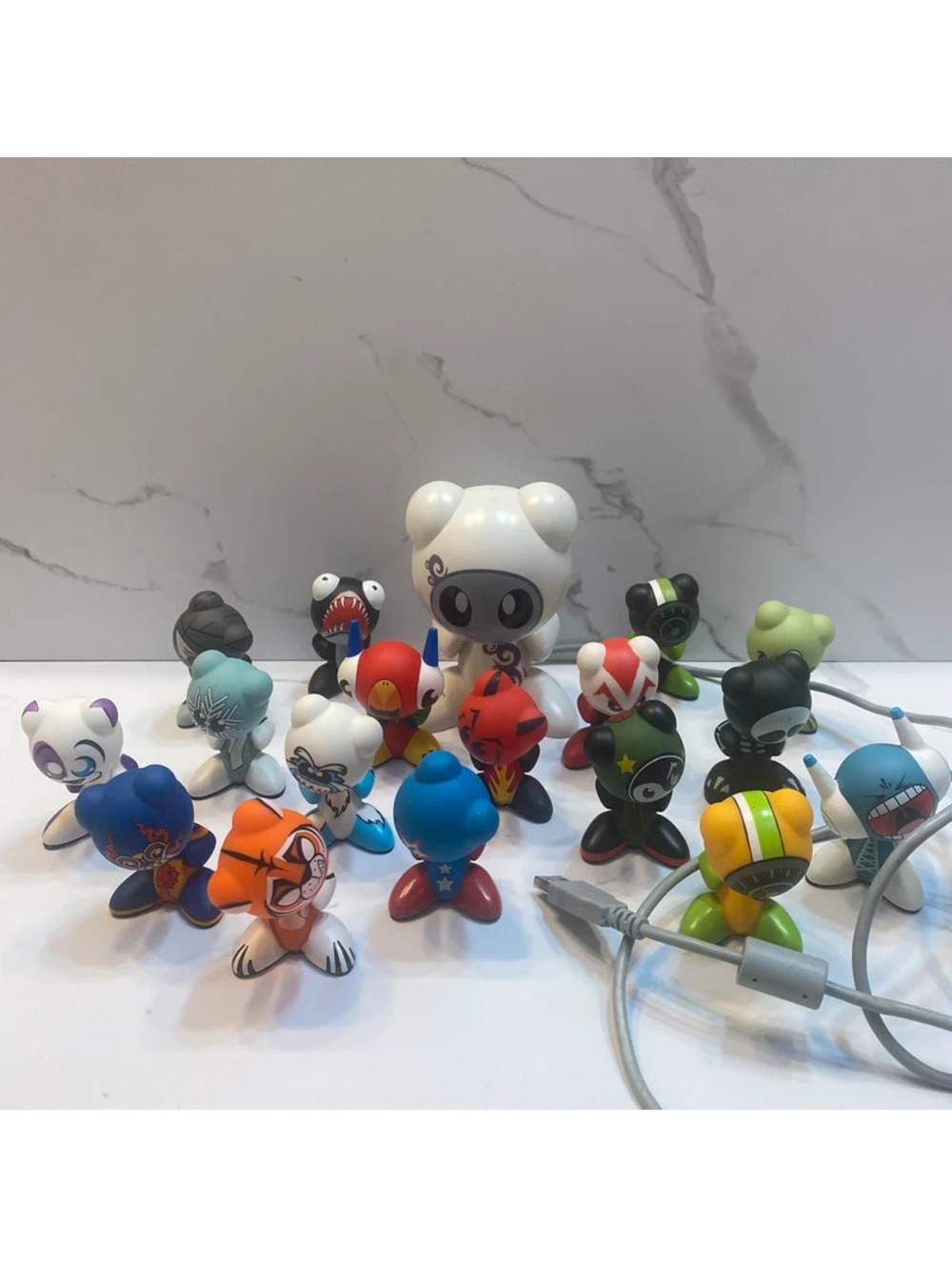 17 U.B. Funkeys Figures & Swirl Dream State USB Hub Docking Station (BIN 3)